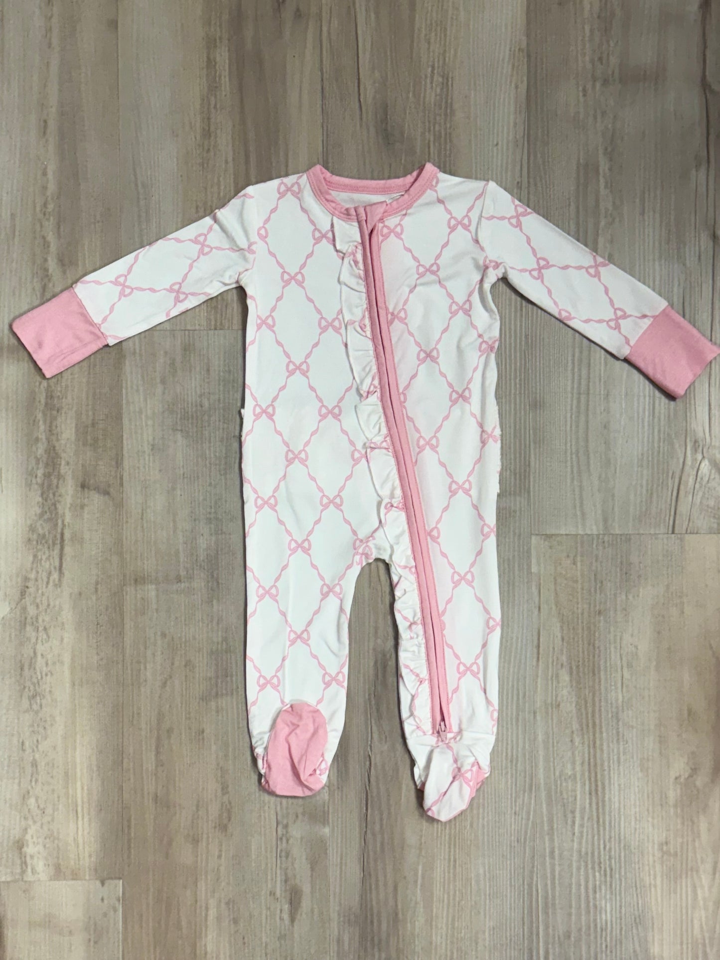 Bow Trellis Footie